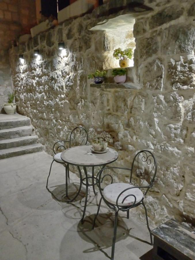 Apartment Antica With Yard & Bbq Split Exterior foto