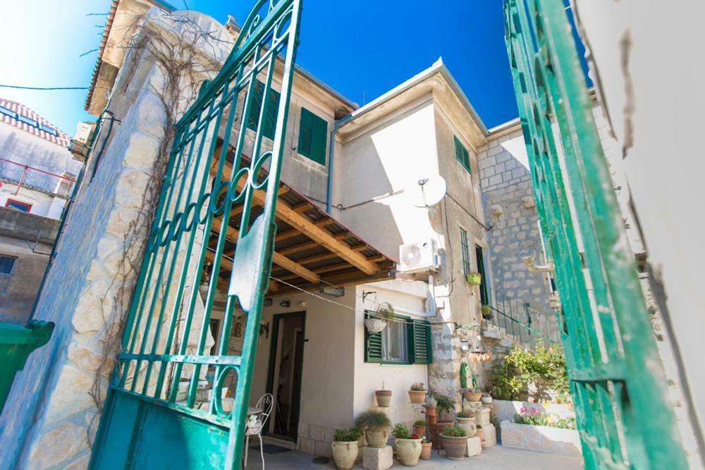 Apartment Antica With Yard & Bbq Split Exterior foto