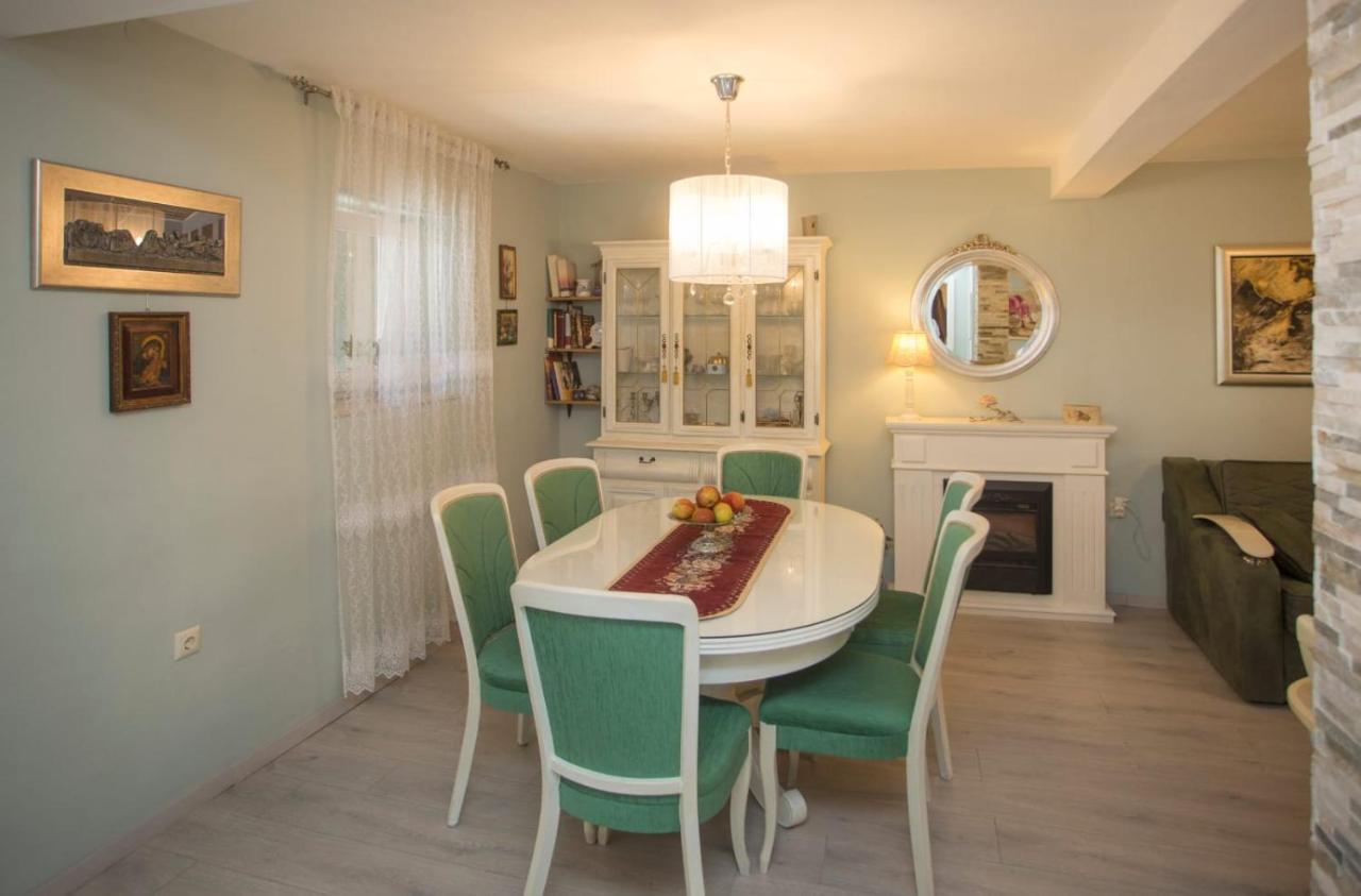Apartment Antica With Yard & Bbq Split Exterior foto