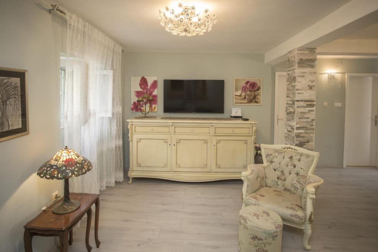 Apartment Antica With Yard & Bbq Split Exterior foto
